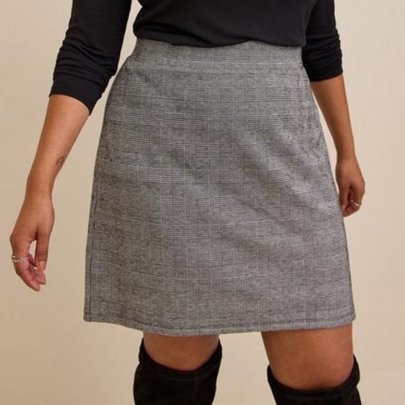 Torrid studio double knitted high waisted mini houndstooth skirt - Picture 1 of 5